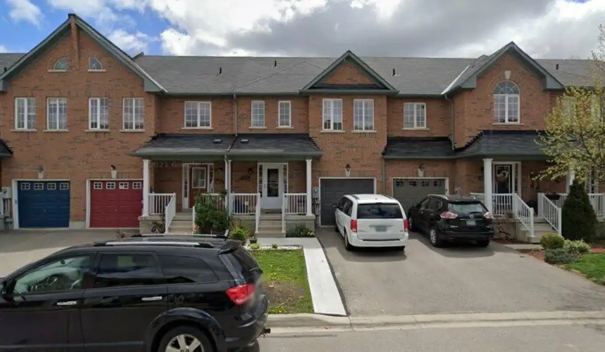 352 Bussel Cres, Milton — sold by Kelechi Amadi