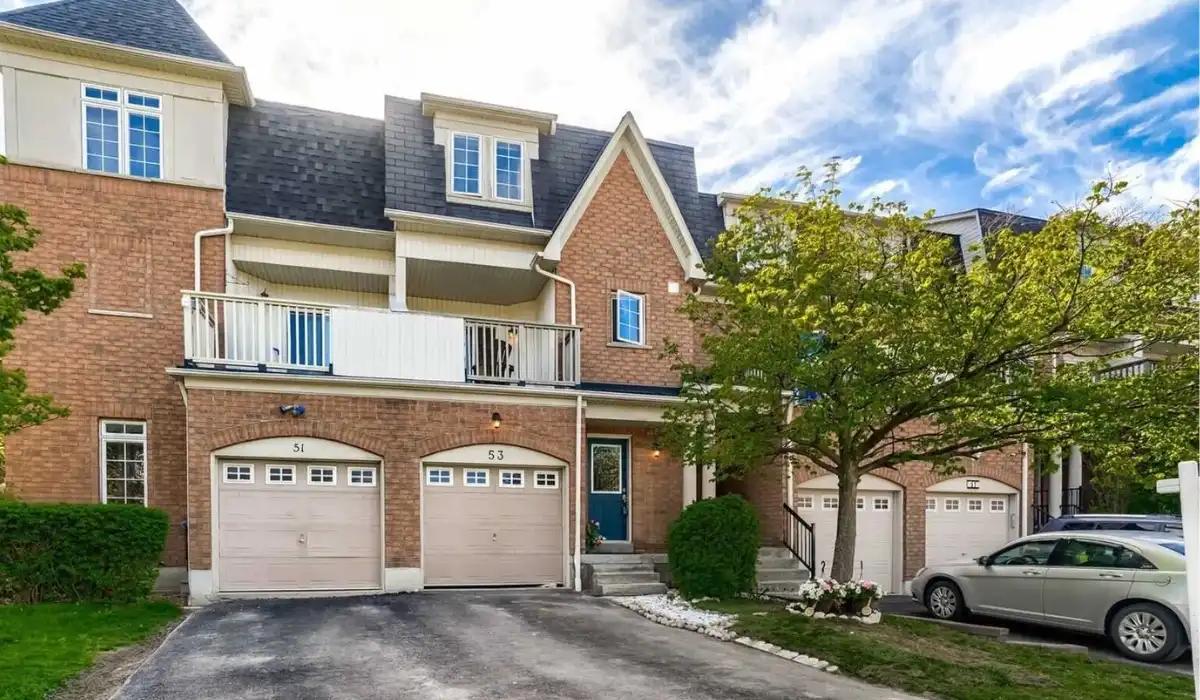 53 Sprucedale Way, Whitby — sold by Kelechi Amadi
